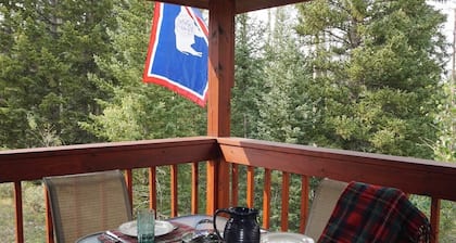 Beautiful Mountain Cabin near Tetons Yellowstone