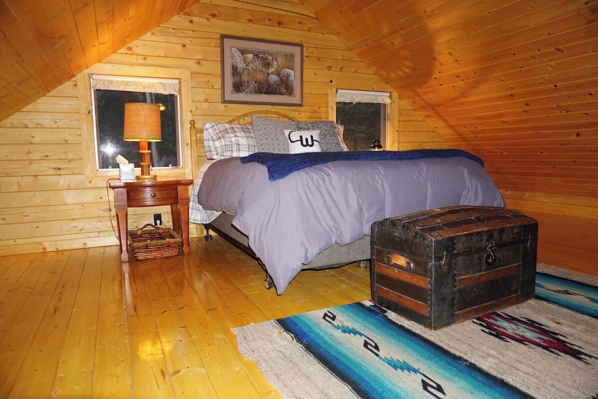 2 bedrooms, iron/ironing board