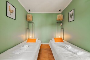 1 bedroom, iron/ironing board, internet, bed sheets