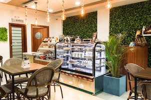 Breakfast, lunch and dinner served