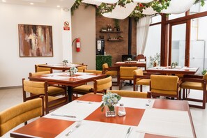 Breakfast, lunch and dinner served  - REEC Latacunga by Oro Verde Hotels (Latacunga)