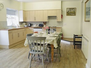 Dishwasher, highchair - 3 bedroom accommodation in Rudston, near Bridlington (Rudston, near Bridlington)