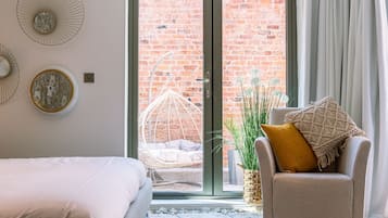 1 bedroom, iron/ironing board, internet