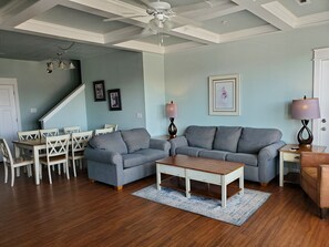 Smart-TV, Kamin, DVD-Player, Tischfußball