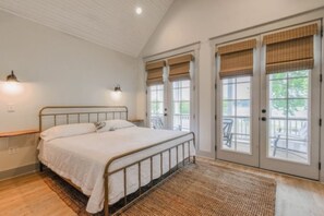 3 bedrooms, internet, bed sheets