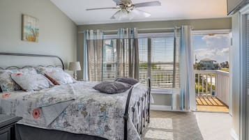 3 slaapkamers, een strijkplank/strijkijzer, gratis wifi, beddengoed