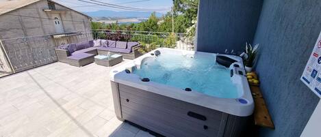 Bain à remous extérieur