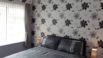 Double Room, Ensuite (1Bee) | Egyptian cotton sheets, down comforters, memory foam beds