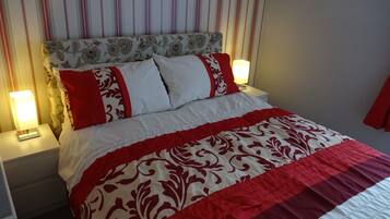 Quarto casal, banheiro privativo (Kingbee) | Roupas de cama de algodão egípcio, edredons de pluma