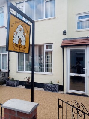 Front of property - Three B's Rooms (Bridlington)