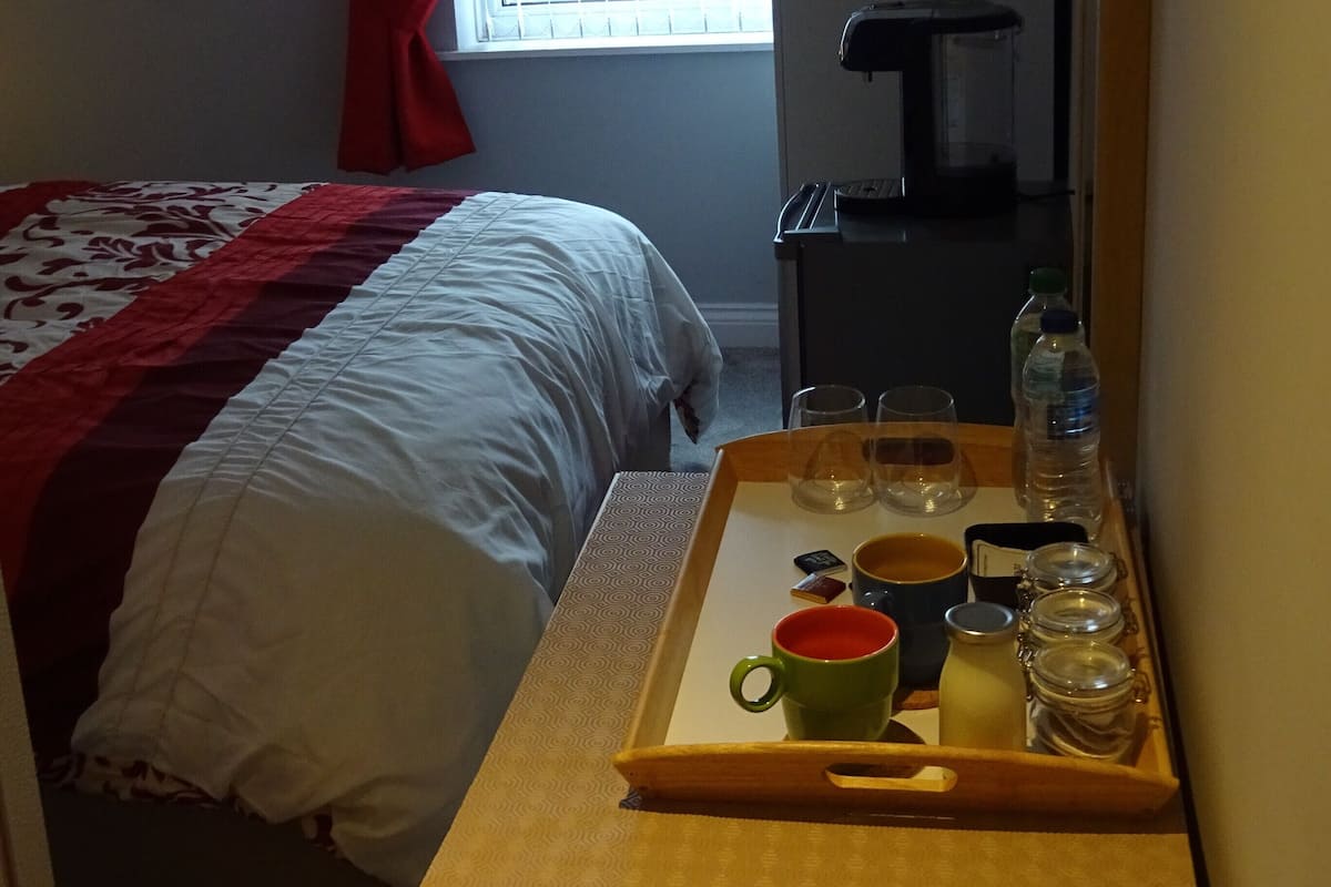 Double Room, Private Bathroom (Kingbee) | Egyptian cotton sheets, down comforters, memory foam beds