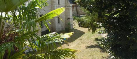 المنطقة المحيطة بالمنشأة