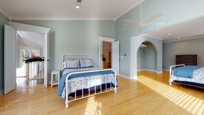 5 chambres, bureau, fer et planche à repasser, Wi-Fi