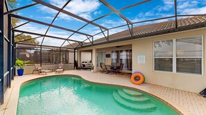 A heated pool - 4bed 4 bth Villa, Pool/Sauna, 5mi to Disney Parks, Fireworks Nightly View (Kissimmee)