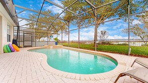 A heated pool - 4bed 4 bth Villa, Pool/Sauna, 5mi to Disney Parks, Fireworks Nightly View (Kissimmee)