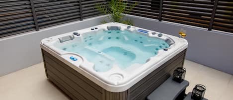 Bain à remous extérieur