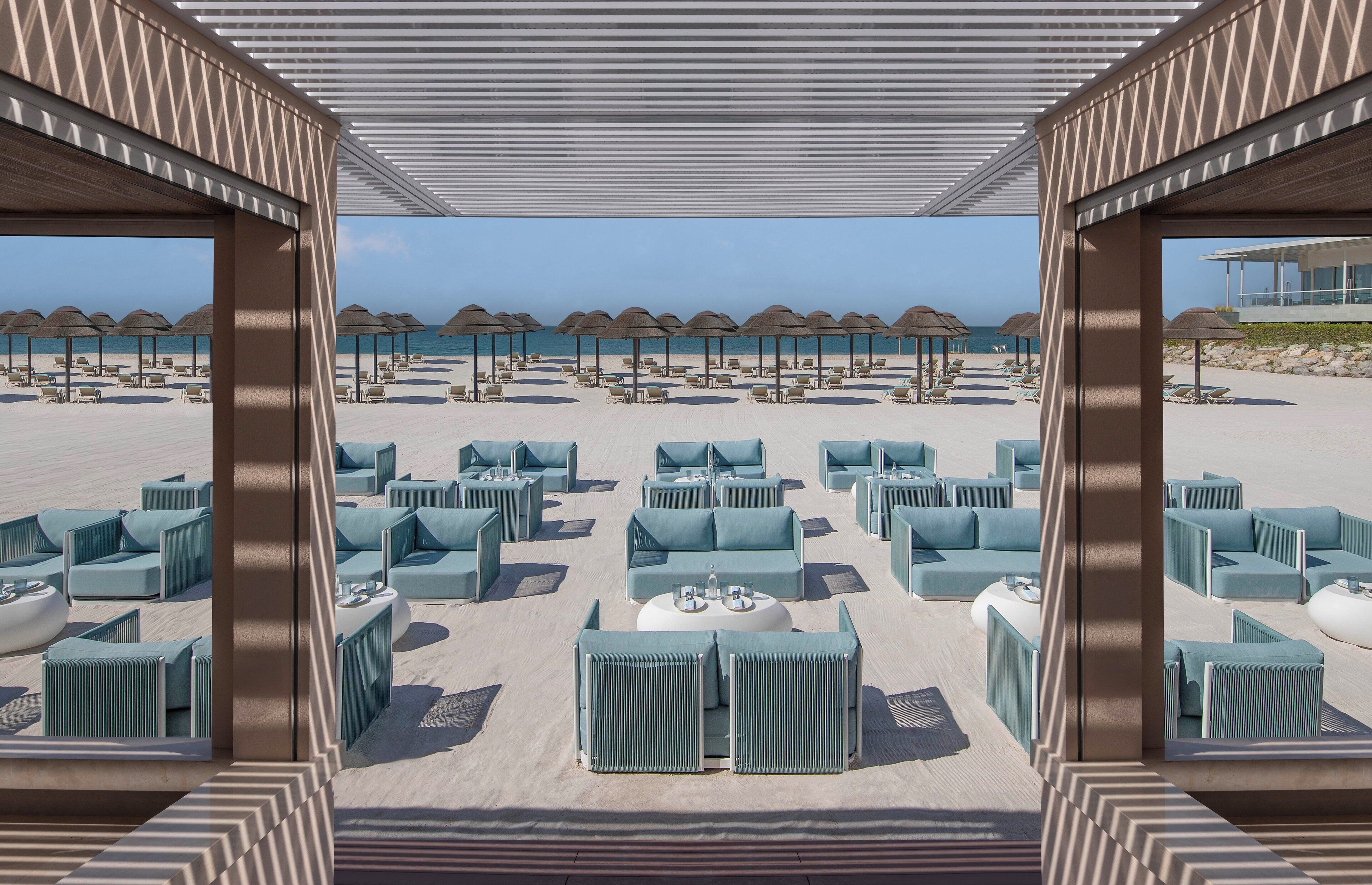 Cocktail bar, ocean views, open daily
