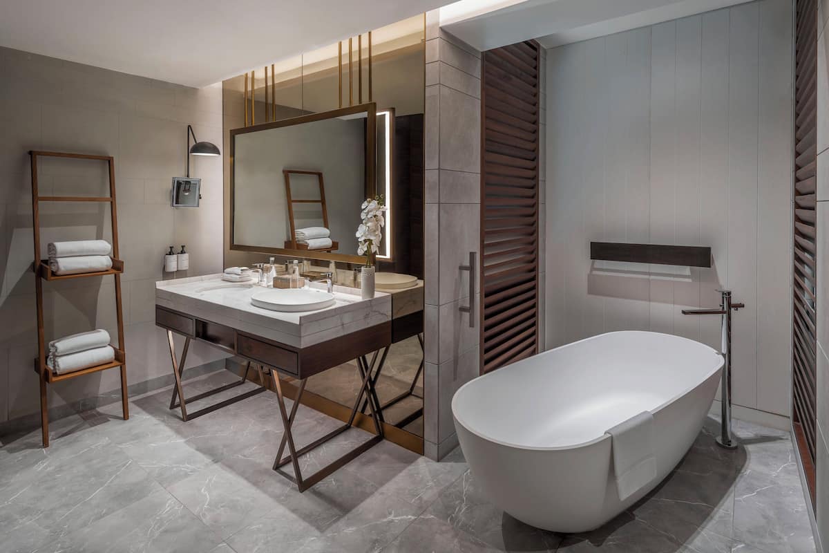 1 bedroom, premium bedding, down comforters, Select Comfort beds