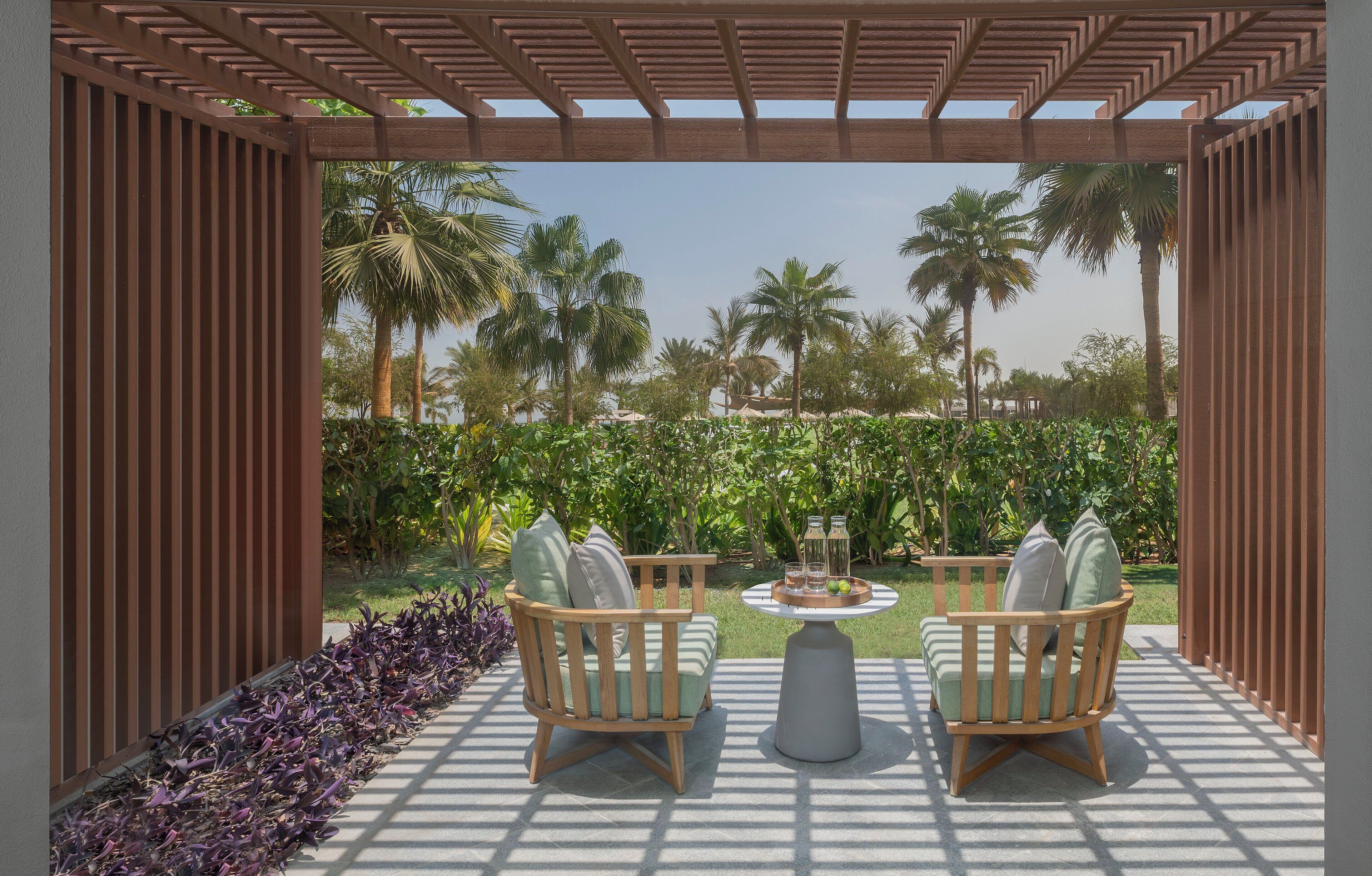 1 Bedroom Suite Garden Terrace Club Access 1 King | Premium bedding, down comforters, Select Comfort beds, minibar