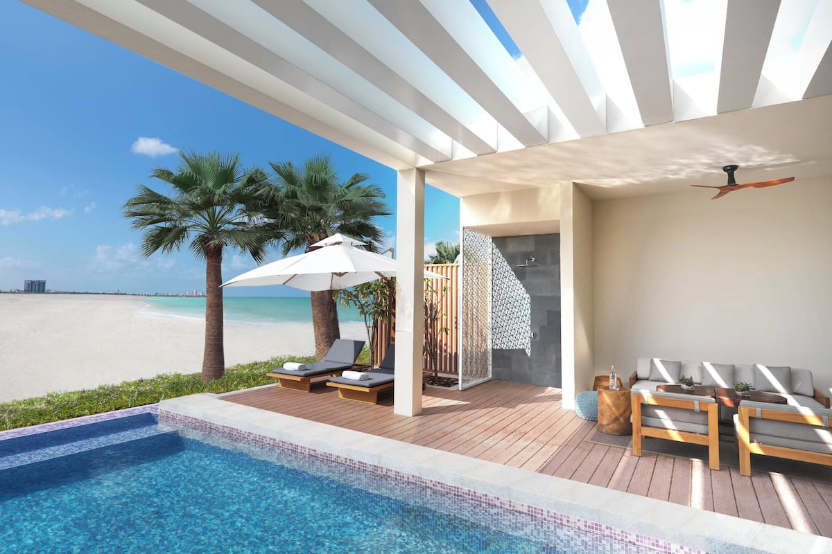 Kamar, 1 kamar tidur, menghadap pantai (Pool) | Seprai premium, selimut bulu angsa, dan tempat tidur Select Comfort