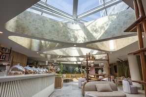 2 restaurants, spécialités Cuisine locale