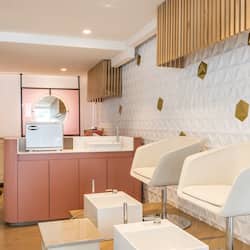 Couples treatment rooms, body treatments, aromatherapy