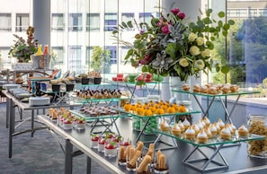 2 restaurants, spécialités Cuisine locale