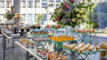 2 nhà hàng, đặc sản địa phương