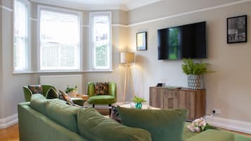 Luxury Cottage, Private Bathroom, Canal View | Lounge