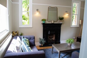 Luxury Cottage, Private Bathroom, Canal View | Lounge