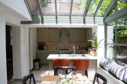 Lock Keepers Cottage - Detached House in the City