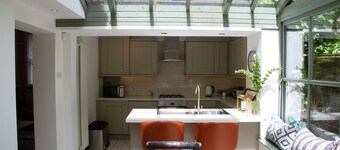 Lock Keepers Cottage - Detached House in the City