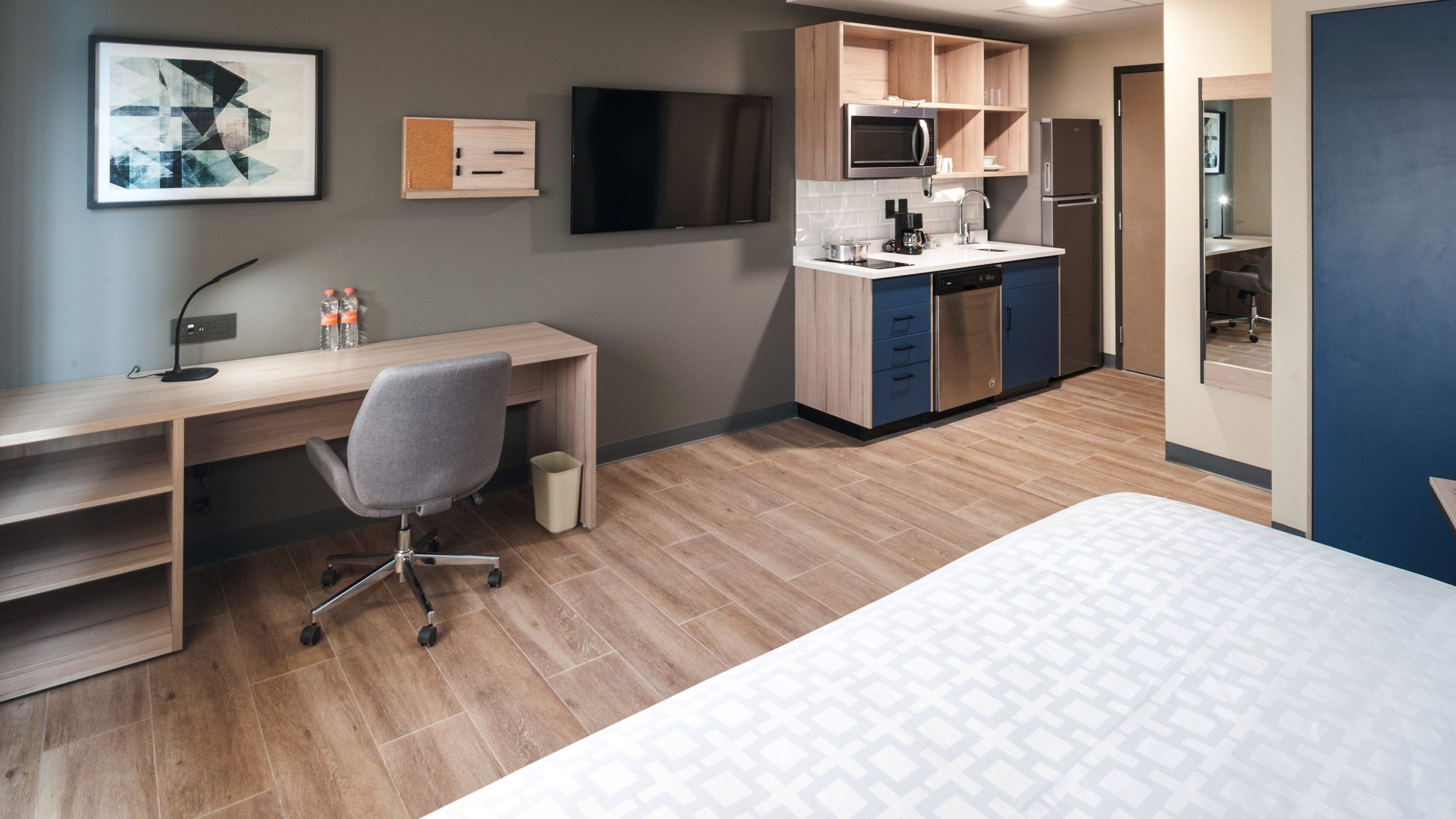 1 bedroom, in-room safe, desk, free wifi