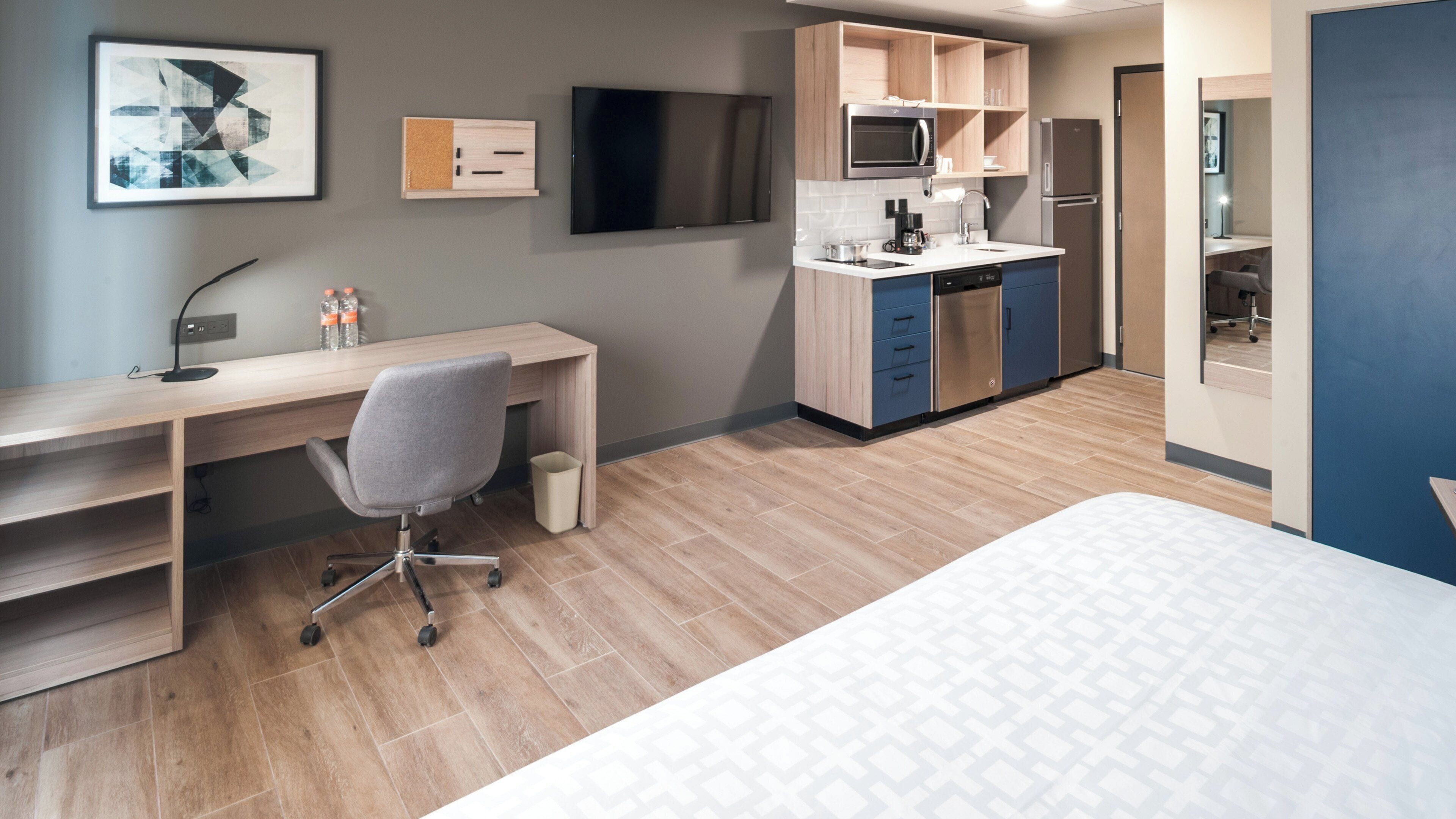 Studio Suite, 1 Queen Bed | 1 bedroom, in-room safe, desk, free WiFi