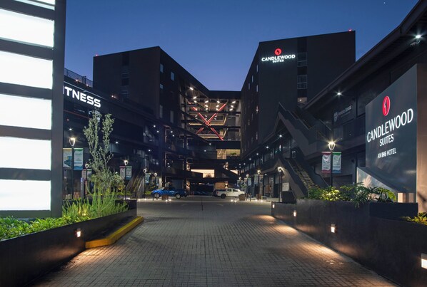 A modern hotel entrance with a prominent sign for Candlewood Suites. - Candlewood Suites Guadalajara Galerias by IHG (Zapopan)