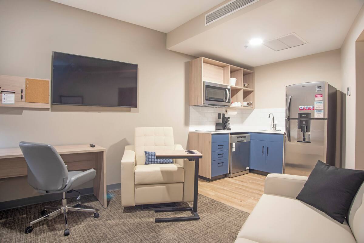Suite, 1 Bedroom (Mall View)