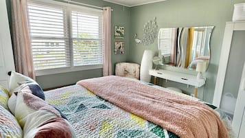 2 bedrooms, desk, iron/ironing board, travel cot