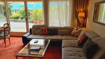 Fireplace, video game console, computer, heated floors