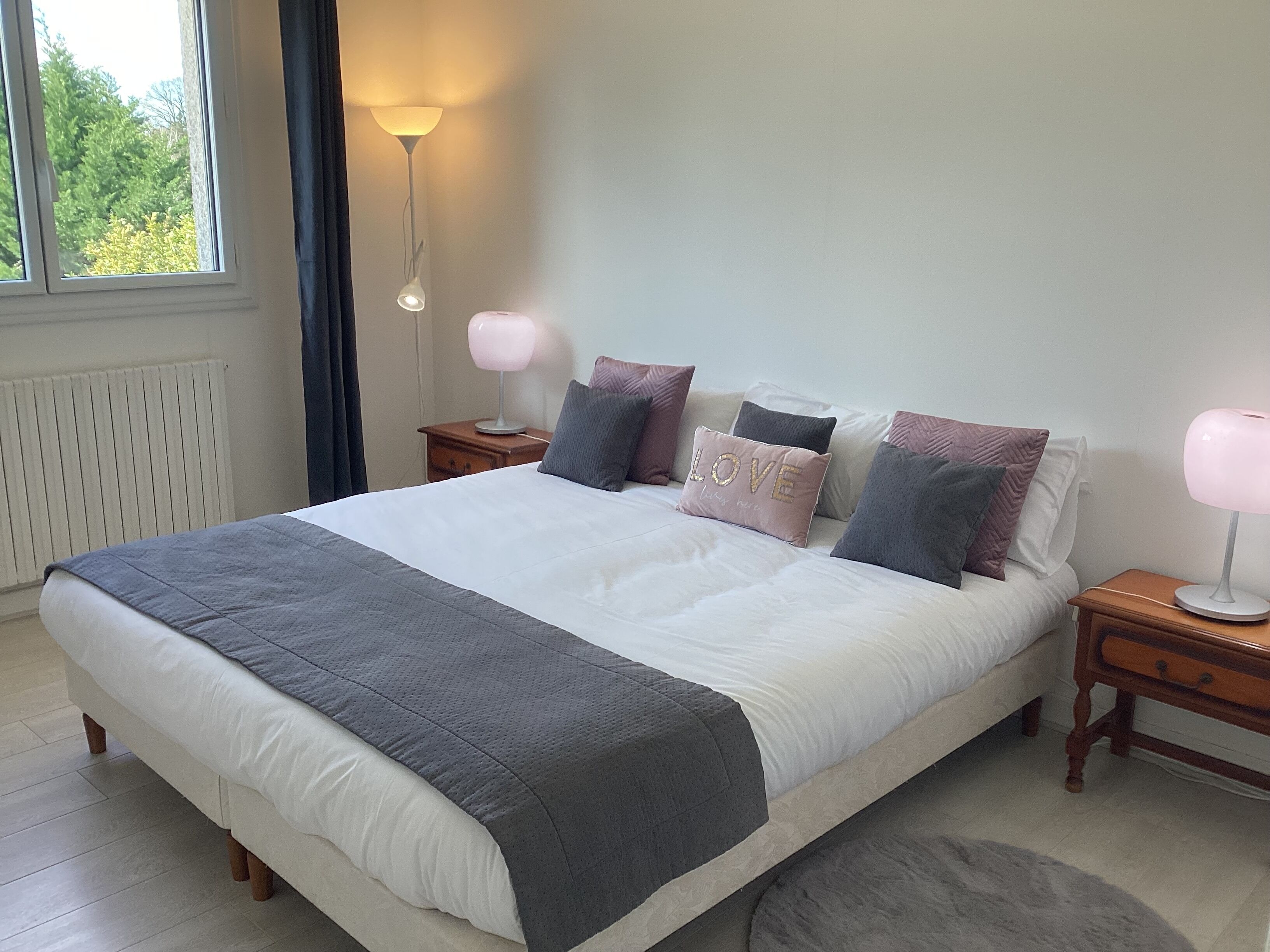 5 chambres, fer et planche à repasser, lit parapluie, Wi-Fi gratuit