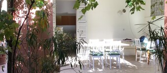 House near the sea and downtown with porch and garden