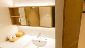 Bathroom - Ji Hotel (Shanghai Zhoupu Wanda Plaza) (Shanghai)