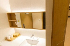 Bathroom - Ji Hotel (Shanghai Zhoupu Wanda Plaza) (Shanghai)