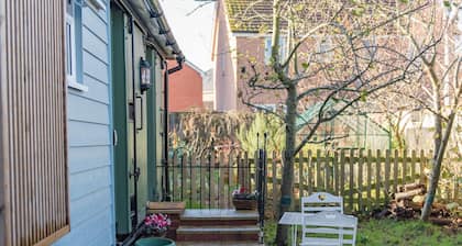 Plumcot Halt by Bloom Stays - sleeps 2 in 1 bedroom