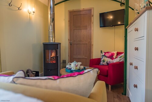 Plumcot Halt by Bloom Stays - sleeps 2 in 1 bedroom