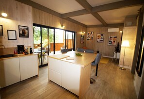 المنشأة من الداخل