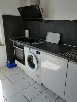 Kühlschrank, Mikrowelle, Geschirrspüler