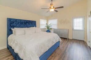 2 bedrooms, iron/ironing board, free WiFi, bed sheets