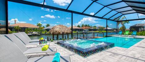 Een buitenzwembad, een verwarmd zwembad