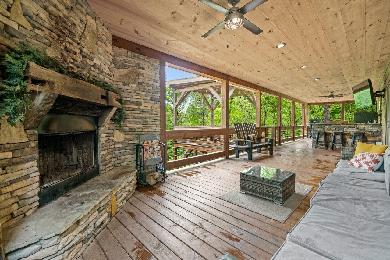 Home & Carriage House, River Access, 5 min from Downtown
