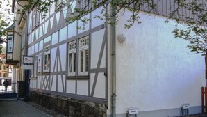 A half-timbered building with a white facade and a visible window. - Amazing Apartment in Wernigerode With Wifi and 2 Bedrooms (Wernigerode)